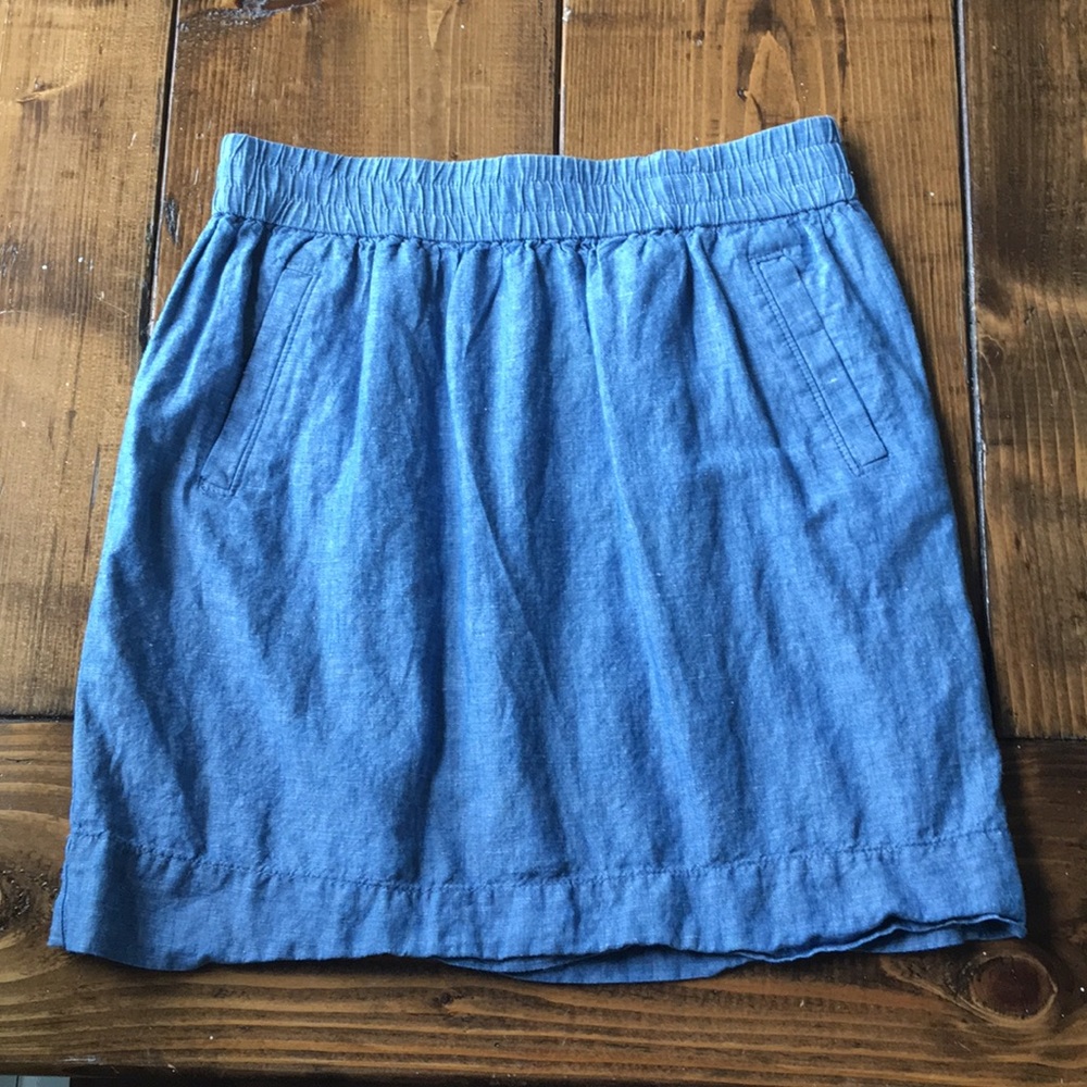 cute chambray style skirt with POCKETS!